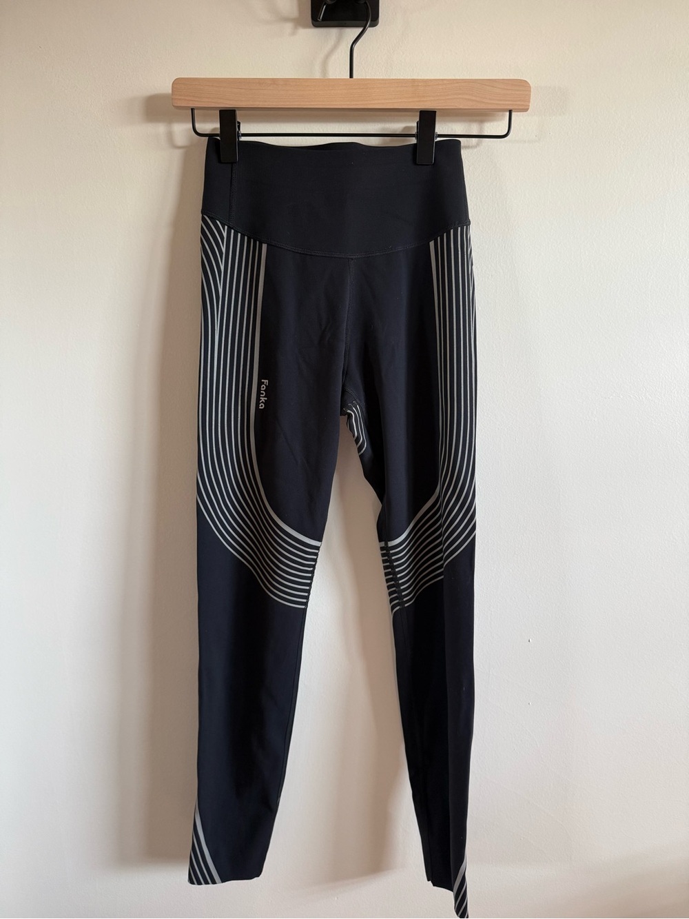 Black High-Rise Leggings with Curved Reflective Stripe